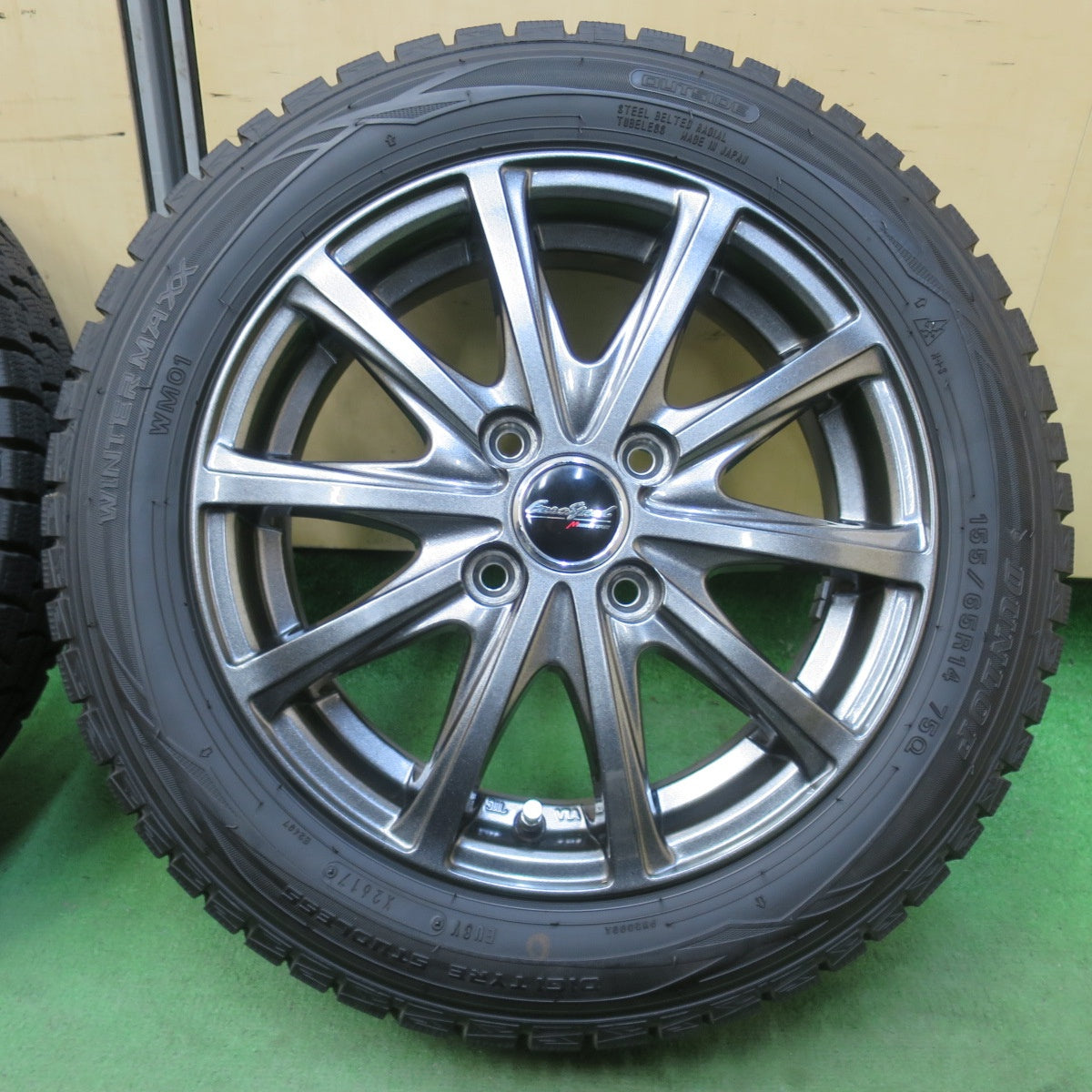 超バリ溝！キレイ！9.5分以上★スタッドレス 155/65R14 ダンロップ ウインターマックス WM01 EuroSpeed MANARAY SPORT ユーロスピード 14インチ PCD100/4H★6011707イス