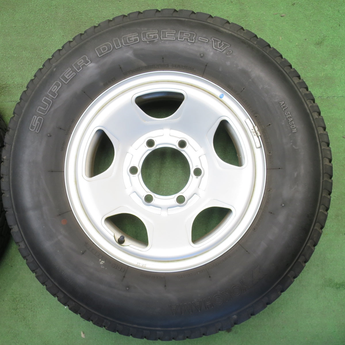 バリ溝！9.5分★215/80R15 112/110L ヨコハマ SUPER DIGGER-V スチール ホイール 15インチ PCD139.7/6H★6042101NJノ