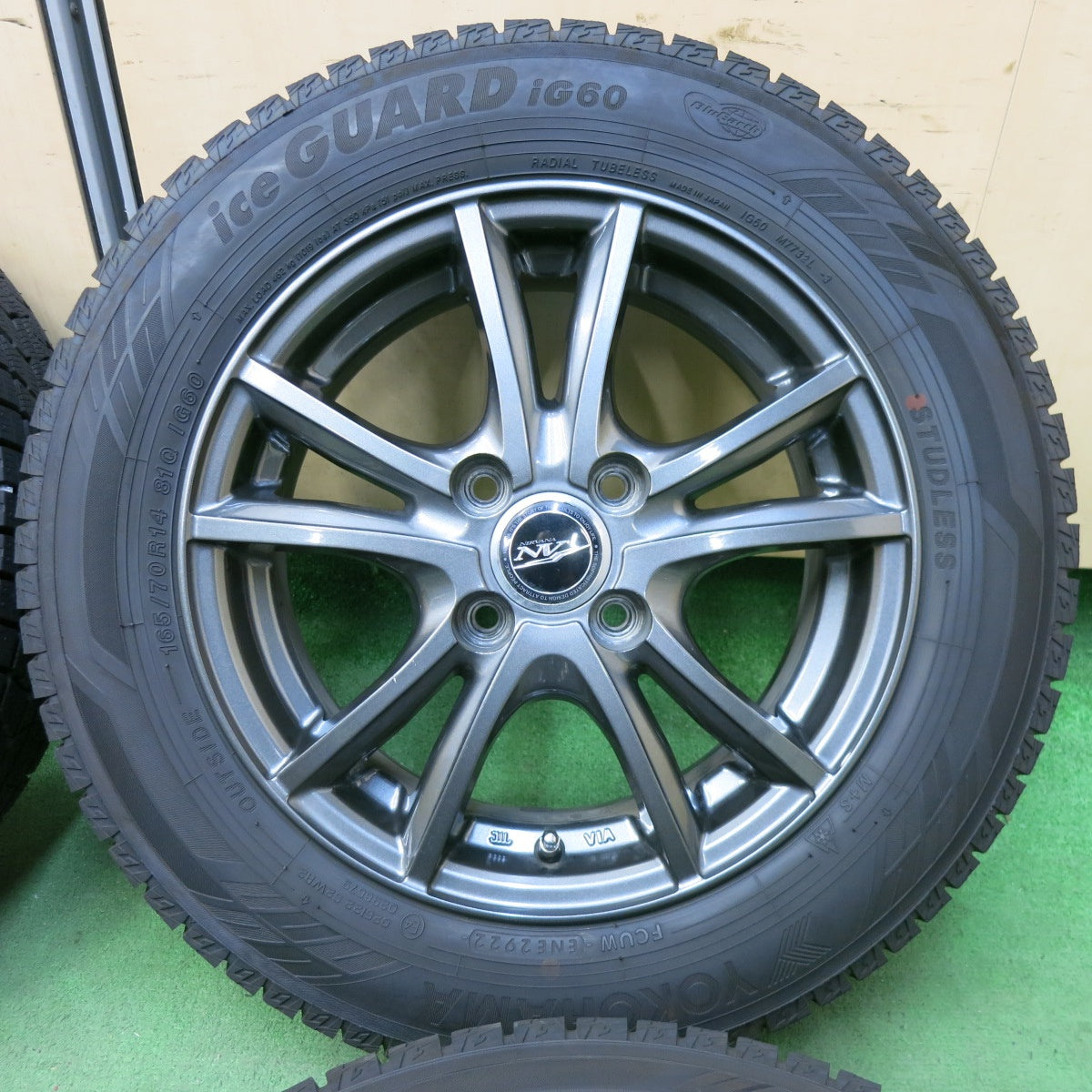 バリ溝！22年！キレイ！ほぼ10分★スタッドレス 165/70R14 ヨコハマ アイスガード iG60 NIRVANA NV ニルバーナ ニルヴァーナ 14インチ PCD100/4H★5052813SYス