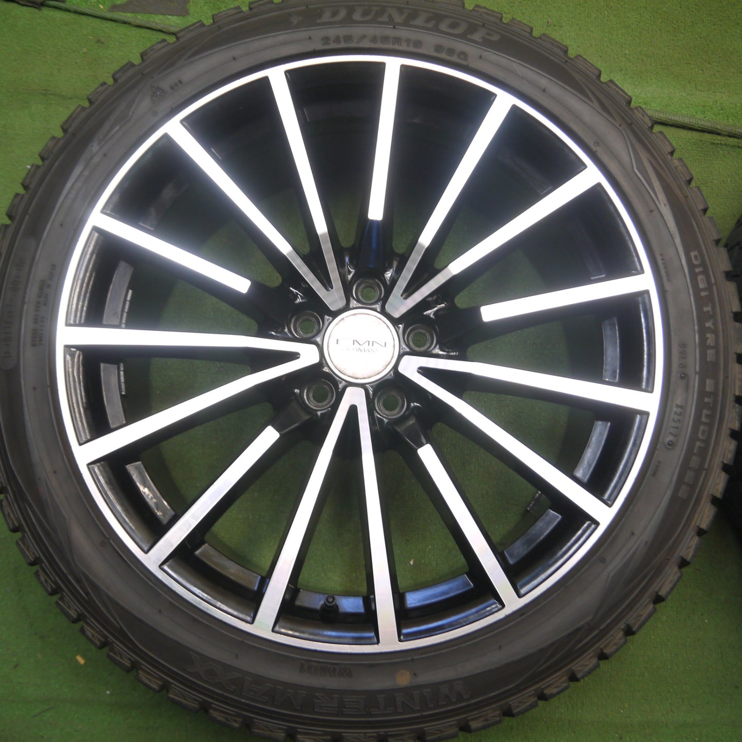 *送料無料* バリ溝！キレイ！9分★ベンツ等 EMN GERMANY 245/45R19 スタッドレス ダンロップ ウインターマックス WM01 PCD112/5H★4072602Hス