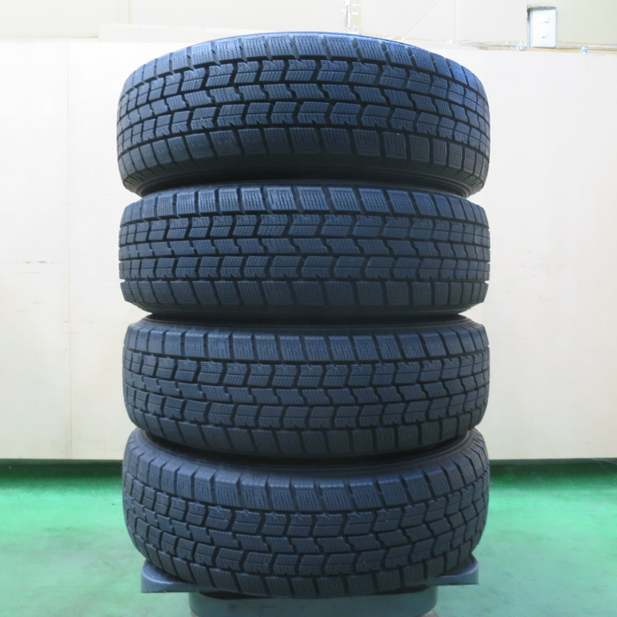 バリ溝！23年！キレイ！ほぼ10分★スタッドレス 165/65R14 グッドイヤー アイスナビ7 ravrion RS01 ラブリオン 14インチ PCD100/4H★5081802イス