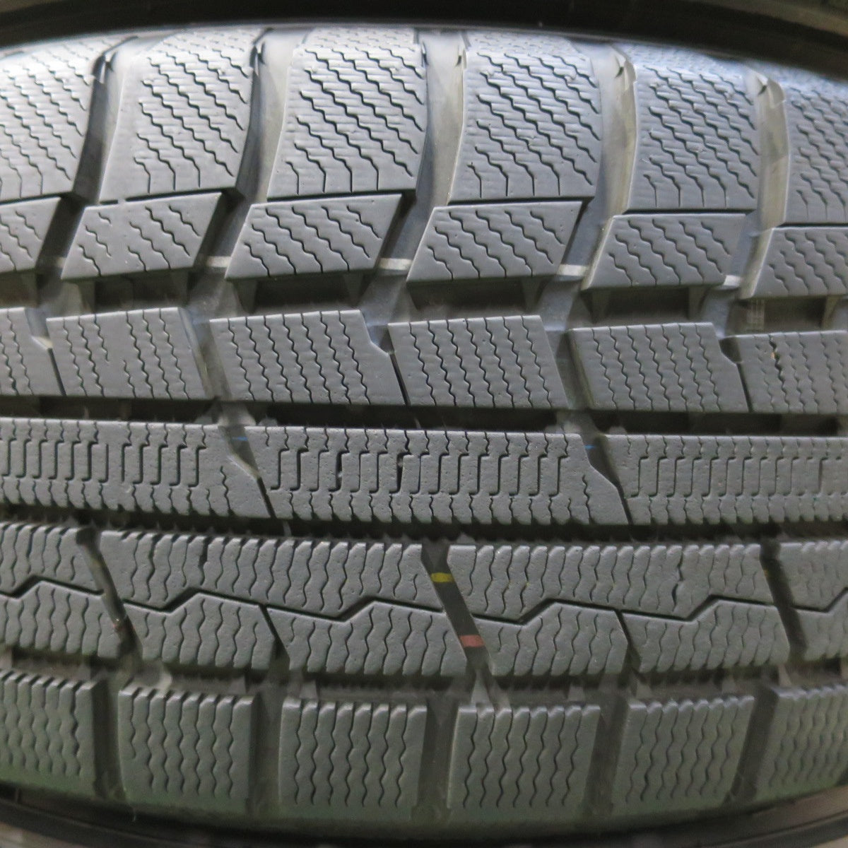 バリ溝！キレイ！9.5分★スタッドレス 225/60R17 トーヨー ウインター トランパス TX LUTZ 社外 アルミ 17インチ PCD114.3/5H★5112413イス