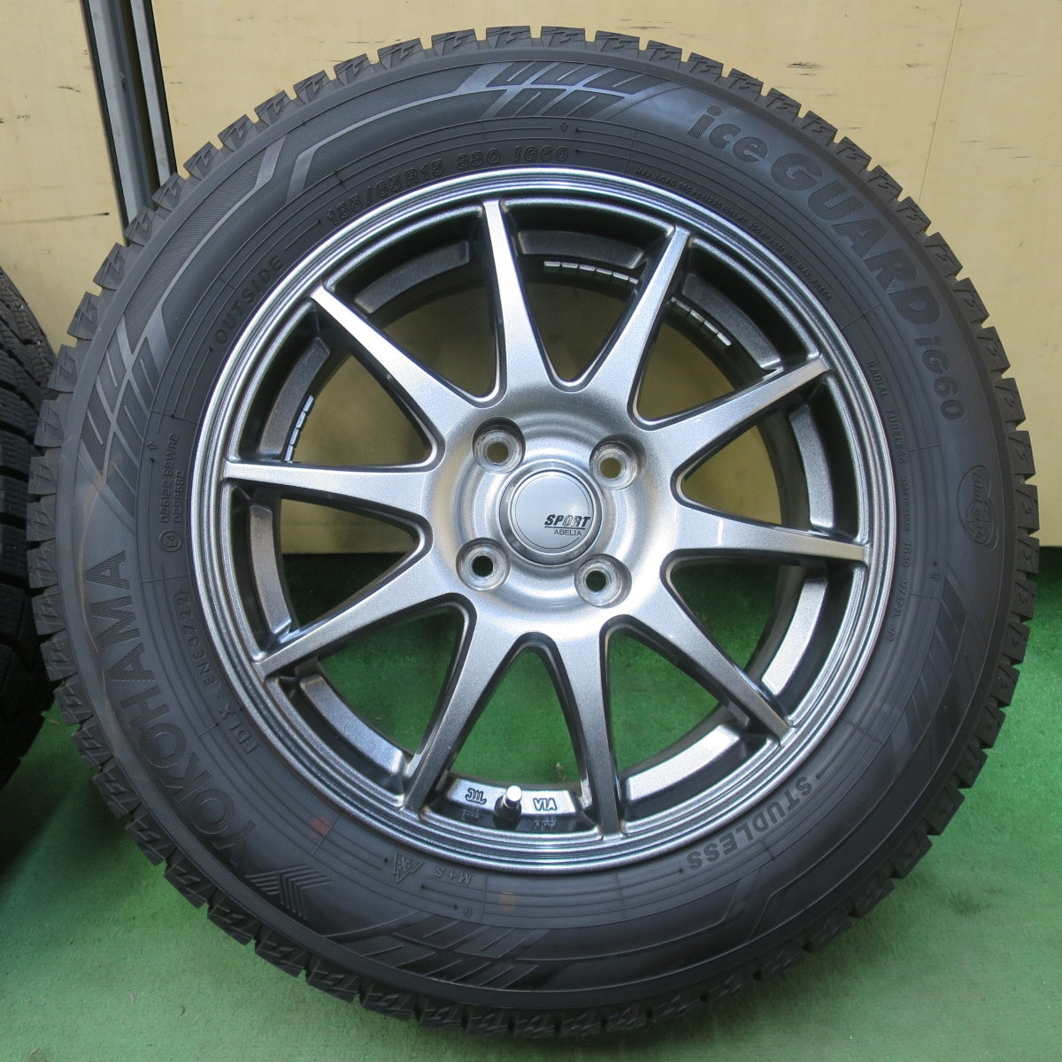 バリ溝！24年！キレイ！ほぼ10分★スタッドレス 185/65R15 ヨコハマ アイスガード iG60 SPORT ABELIA スポルト アベリア 15インチ PCD100/4H★6022109イス