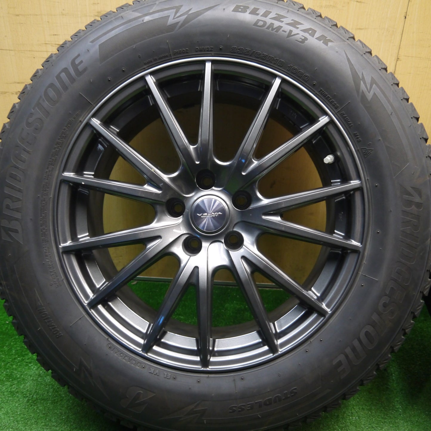 センサー付！バリ溝！21年！キレイ！8.5分★レクサス NX 等 235/65R18 スタッドレス ブリヂストン ブリザック DM-V3 VELVA SPORT ヴェルヴァ 18インチ PCD114.3/5H★5120307Hス