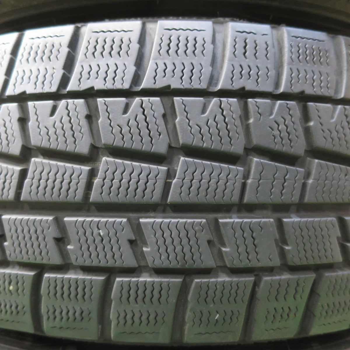 バリ溝！キレイ！8.5分★スタッドレス 205/60R16 ダンロップ ウインターマックス WM01 FINAL SPEED MiD ファイナルスピード 16インチ PCD114.3/5H★5012207イス