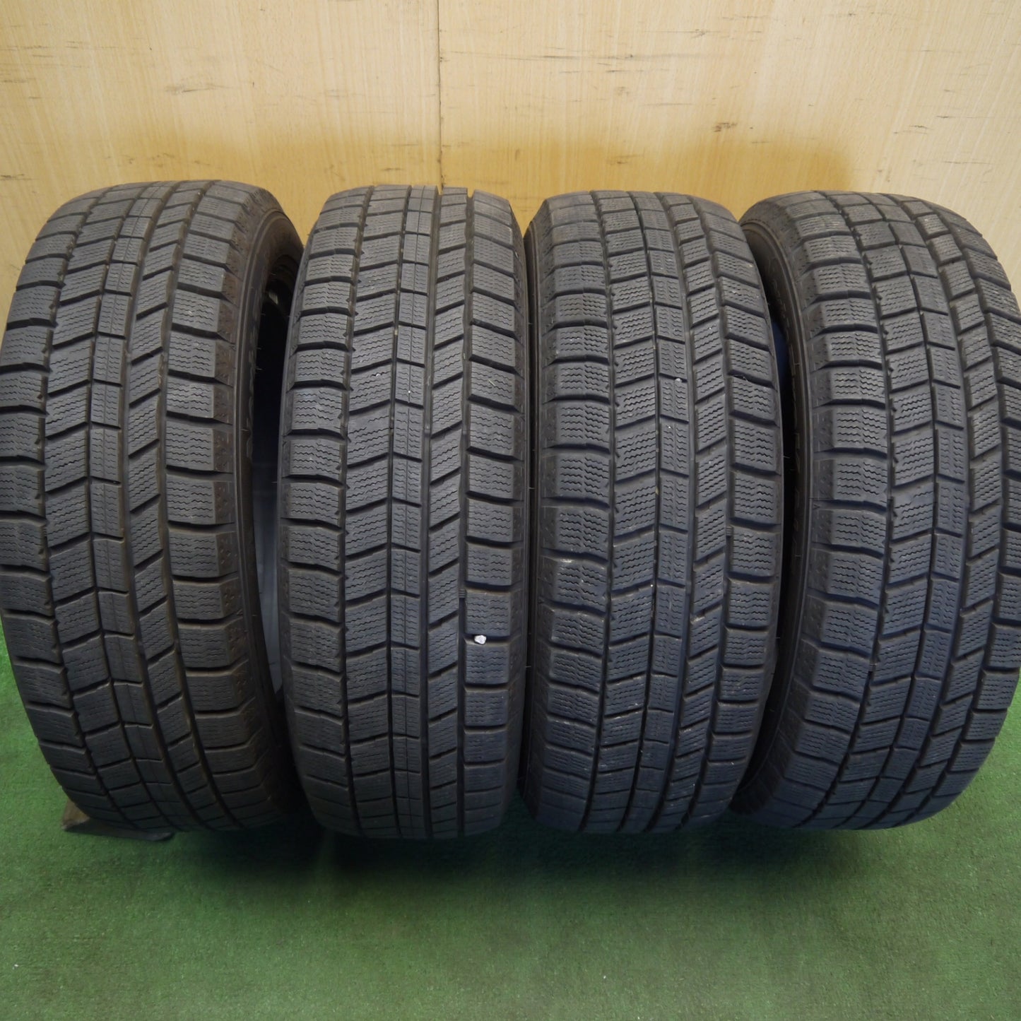 バリ溝！24年！9.5分以上★スタッドレス 185/60R15 オートバックス ノーストレック N5 タイヤ 15インチ ヴィッツ ヤリス カローラフィールダー フィット スイフト 等★6051805Hスタ