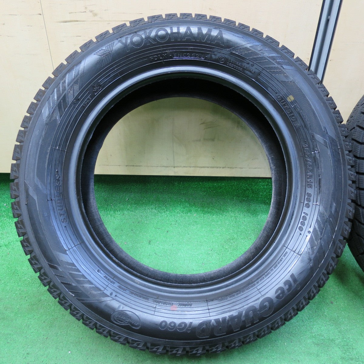 *送料無料* バリ溝！21年！9.5分以上★スタッドレス 185/65R15 ヨコハマ アイスガード iG60 タイヤ 15インチ アクア ノート マツダ2 等★4061002イスタ
