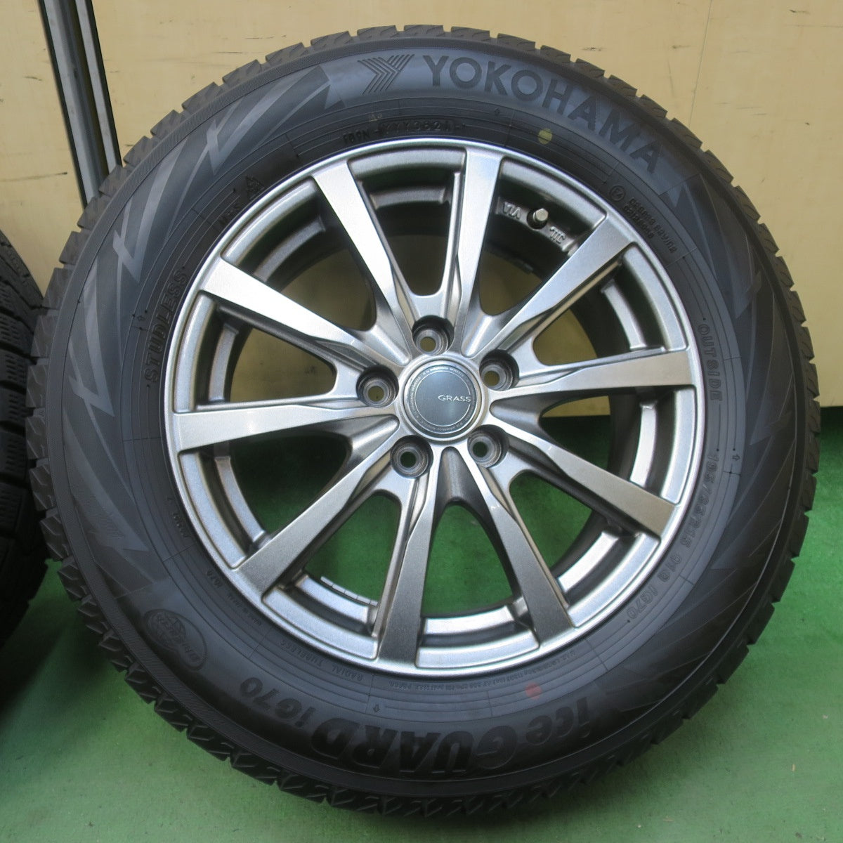 キレイ★プリウス 等 195/65R15 スタッドレス ヨコハマ アイスガード iG70 GRASS グラス 15インチ PCD100/5H★6041603イス