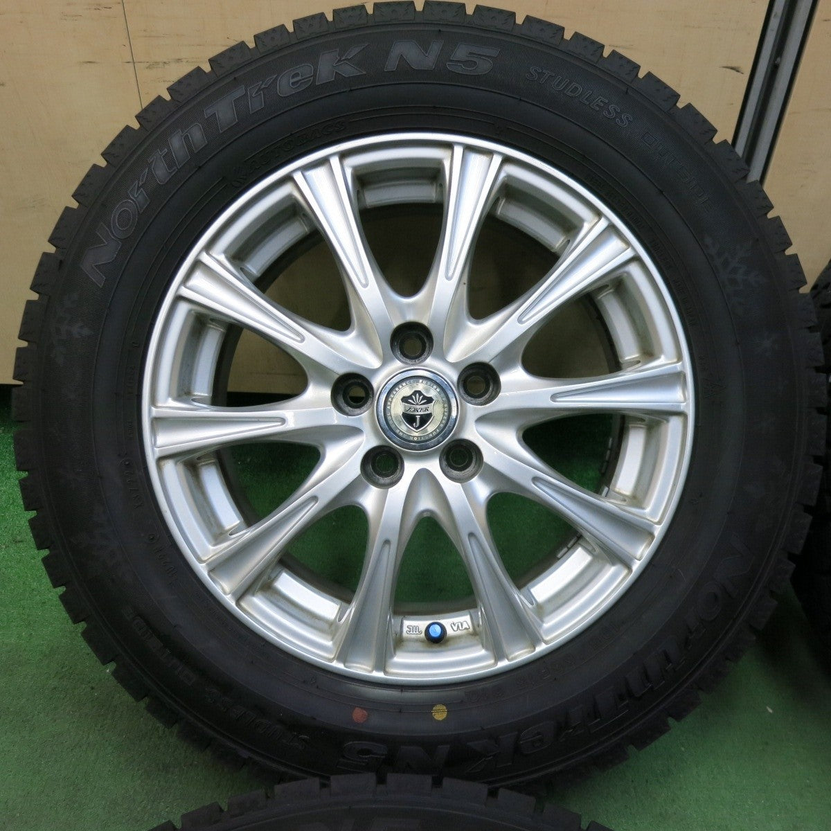 バリ溝！22年！9.5分★プリウス 等 195/65R15 スタッドレス オートバックス ノーストレック N5 JOKER ジョーカー 15インチ PCD100/5H★5010811SYス