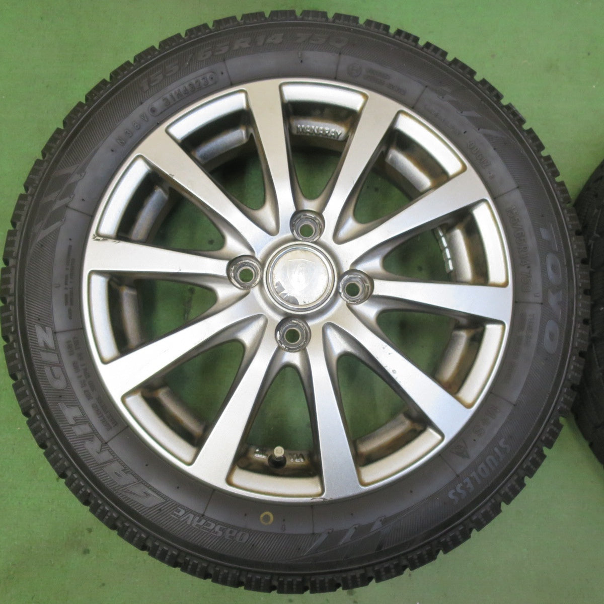 バリ溝！23年！9.5分★スタッドレス 155/65R14 トーヨー オブザーブ ガリット GIZ MANARAY SPORT マナレイスポーツ 14インチ PCD100/4H★5101503イス