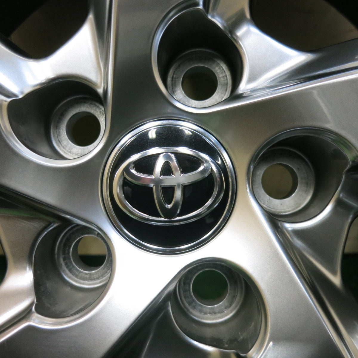 [送料無料] バリ溝！20年！キレイ！9分★トヨタ RAV4 純正 225/60R18 スタッドレス ピレリ アイスアシンメトリコ 18インチ PCD114.3/5H★4120407SYス