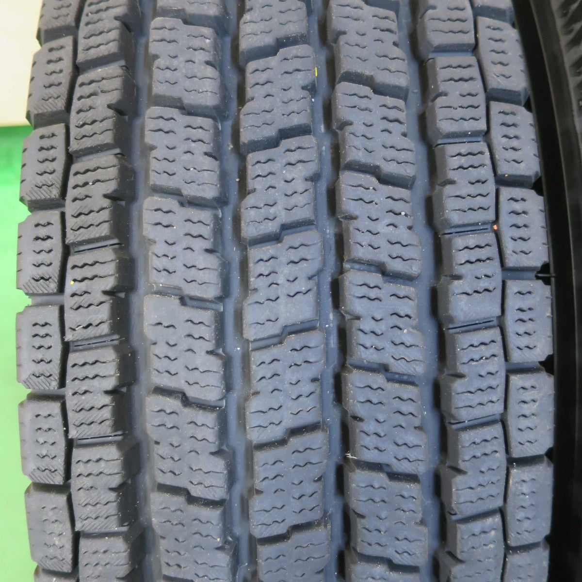 [送料無料] バリ溝！22年！9.5分★トラック タイヤ 205/85R16 117/115L 12PR スタッドレス ヨコハマ アイスガード iG91 16インチ★4092806イスタ