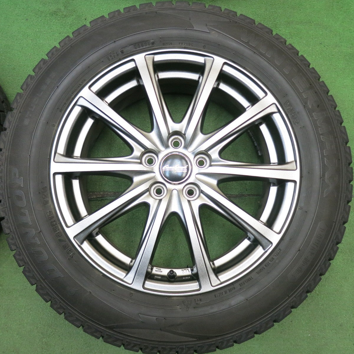 バリ溝！キレイ！9.5分◎ライズ ロッキー 等 195/65R16 スタッドレス ダンロップ ウインターマックス WM02 EuroSpeed MANARAY SPORT ユーロスピード マナレイ スポーツ 16インチ PCD100/5H◎6071210HAス