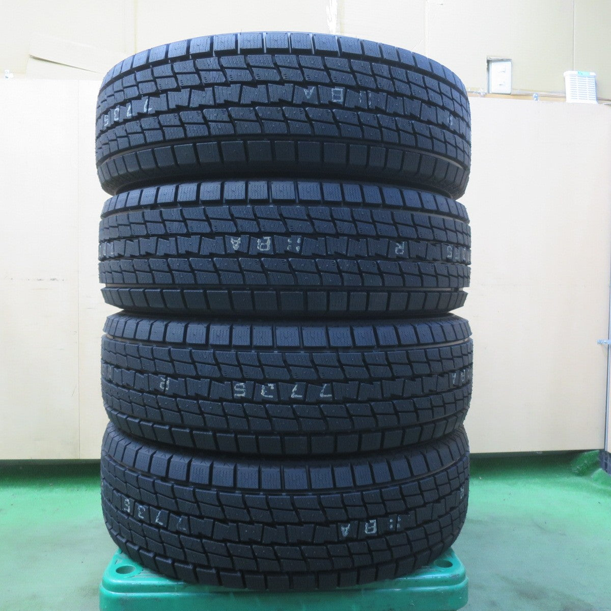 未使用！26年★スタッドレス 225/65R17 グッドイヤー アイスナビ SUV タイヤ 17インチ ハリアー RAV4 等★6061802イスタ