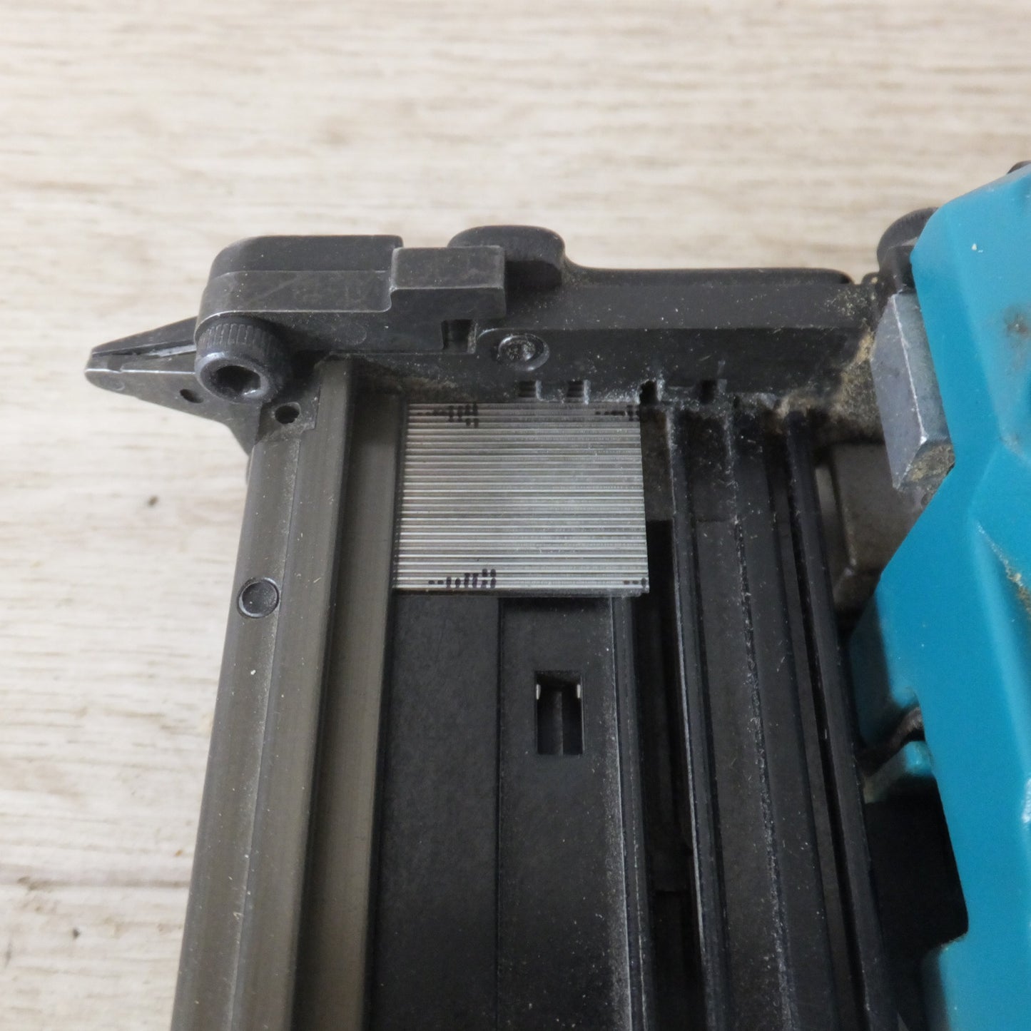 [送料無料] ジャンク★マキタ makita 充電式ピンタッカ PT353D 18V　使用ピンネイル 15 18 25 30 35mm　本体のみ★