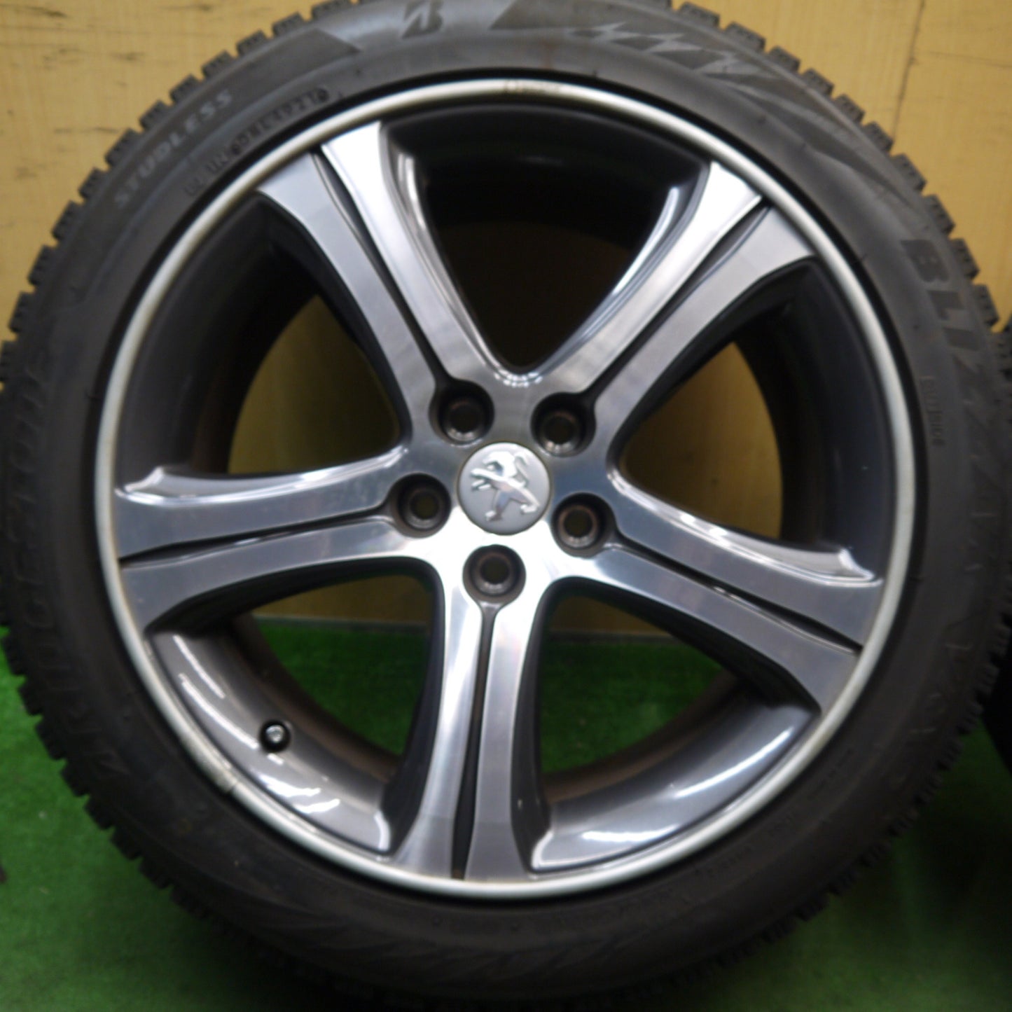 バリ溝！21年！9.5分★プジョー 508 SW 純正 225/50R18 スタッドレス ブリヂストン ブリザック VRX2 18インチ PCD108/5H★5100303Hス