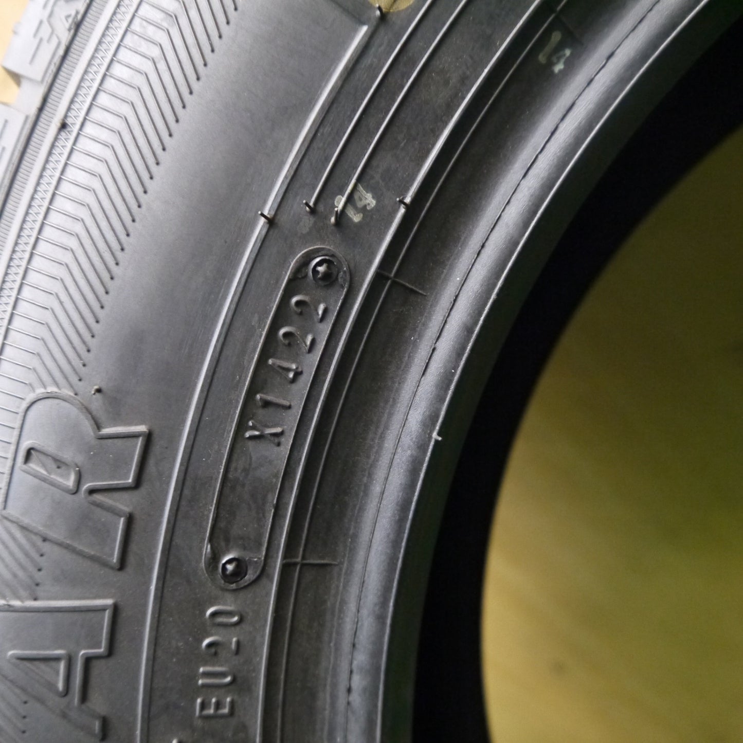 未使用！22年！2本★スタッドレス 205/60R16 グッドイヤー アイスナビ7 タイヤ 16インチ ノア ヴォクシー プリウスα ステップワゴン 等★5110706Hスタ