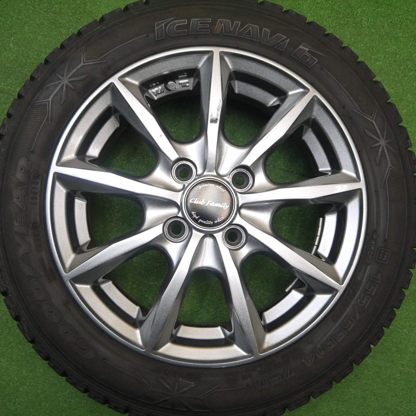 バリ溝！キレイ！9.5分以上★スタッドレス 155/65R14 グッドイヤー アイスナビ6 Club Family クラブファミリー 14インチ PCD100/4H★5120210Hス