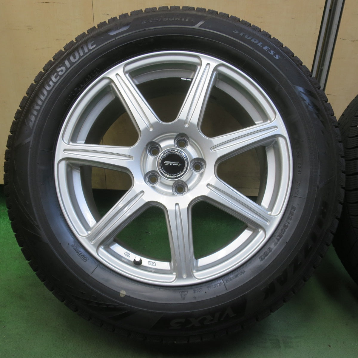 バリ溝！22年！キレイ！9.5分以上◎XV フォレスター 等 225/60R17