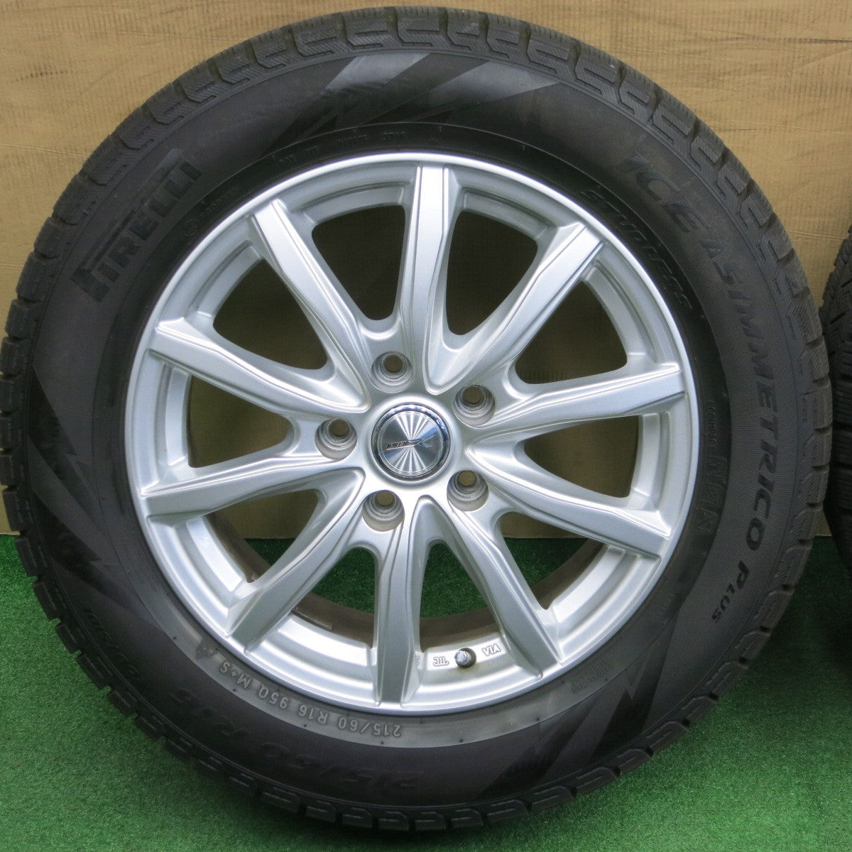 バリ溝！キレイ！9.5分★スタッドレス 215/60R16 ピレリ アイスアシンメトリコ プラス JOKER ジョーカー 16インチ PCD114.3/5H★6021201NKス
