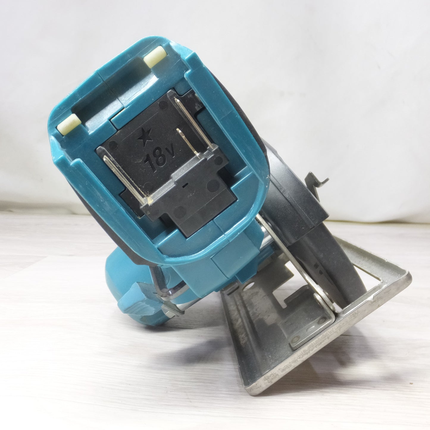 [送料無料] ◆makita マキタ 150mm 充電式チップソーカッタ CS551D 18V 切断機 電動工具 本体のみ◆