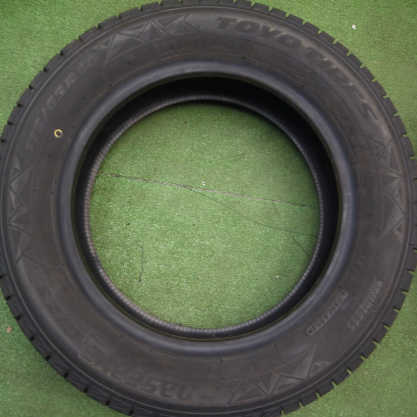 [送料無料] ほぼ未使用！24年★スタッドレス 175/65R14 トーヨー オブザーブ GIZ3 タイヤ 14インチ ヴィッツ フィット ノート 等★5021801Hスタ