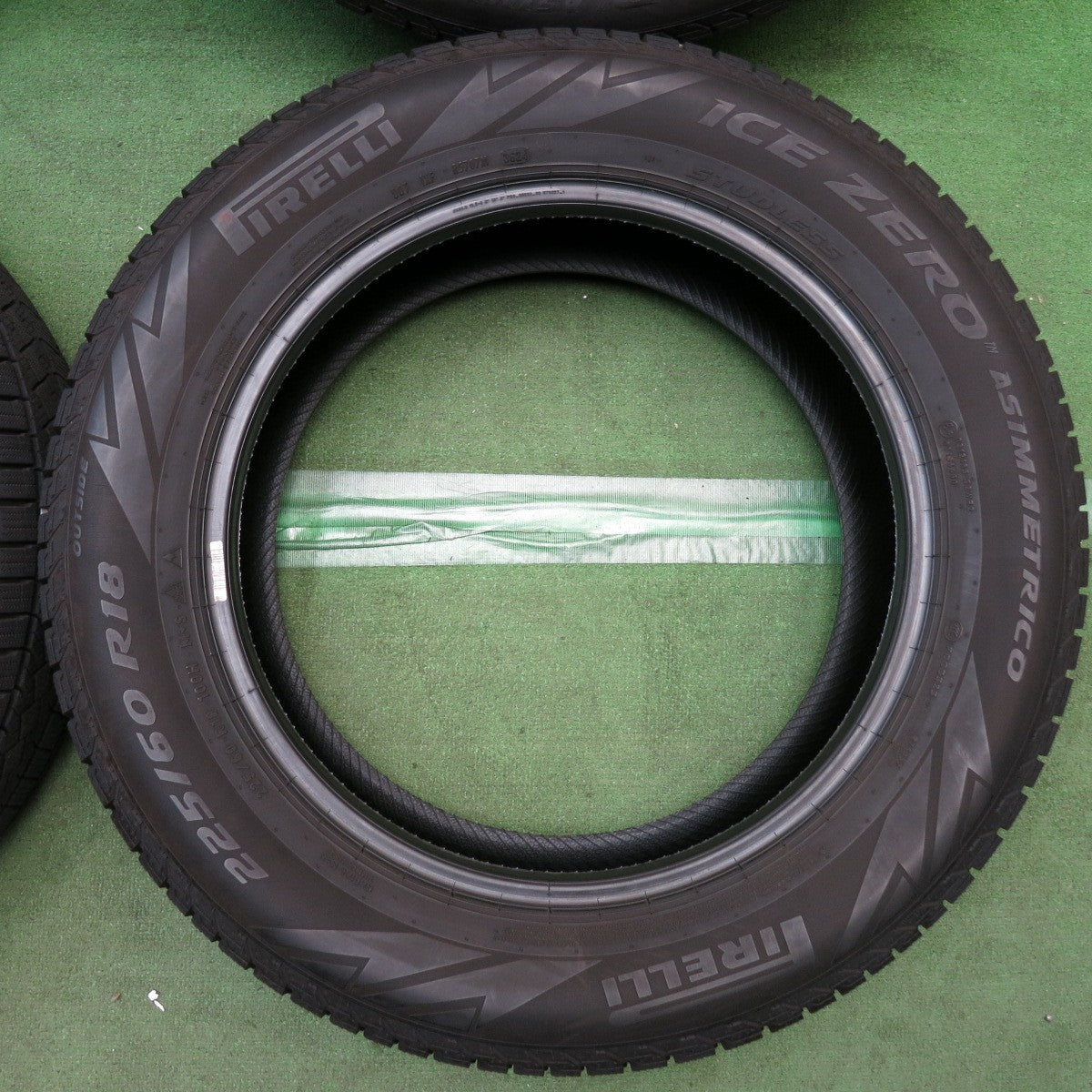 バリ溝！24年！9分◎スタッドレス 225/60R18 ピレリ アイスゼロ アシンメトリコ 18インチ タイヤ 40系 アルファード ヴェルファイア ハリアー RAV4 レクサス NX 等◎6092106KKスタ