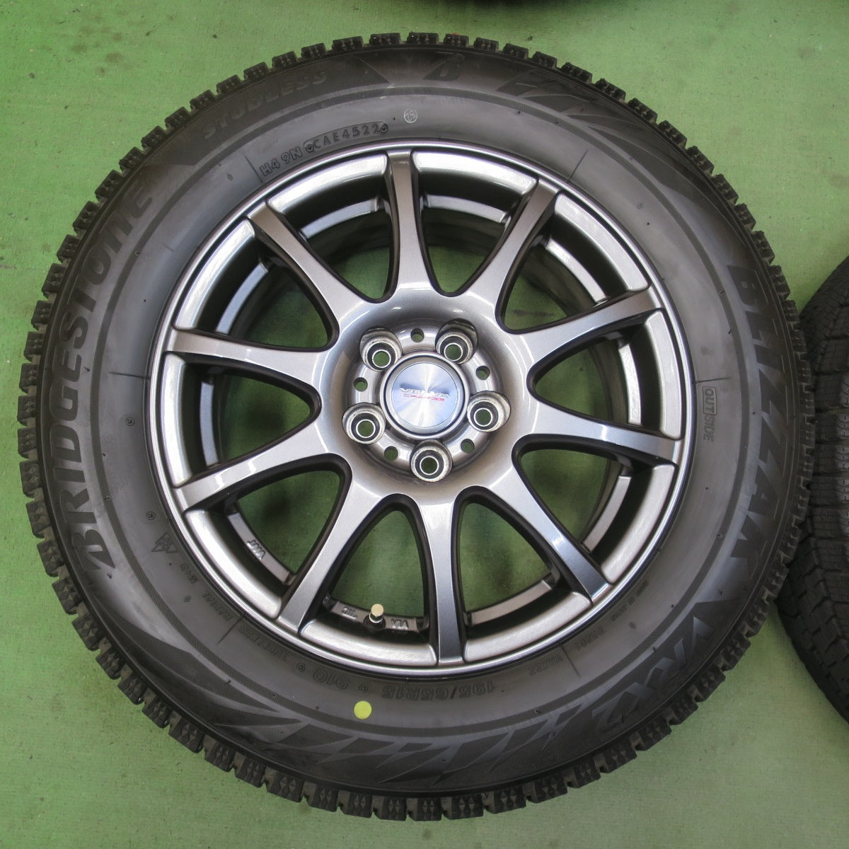 バリ溝！22年！キレイ！9分★プリウス 等 195/65R15 スタッドレス ブリヂストン ブリザック VRX2 VELVA CHARGE ヴェルヴァ 15インチ PCD100/5H★6041503イス