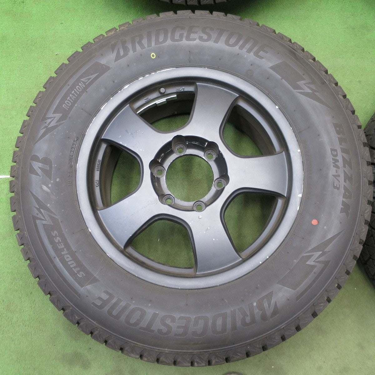 ほぼ未使用！25年★スタッドレス 265/65R17 ブリヂストン ブリザック DM-V3 社外 アルミ MA-952 17インチ PCD139.7/6H★6032402ナス