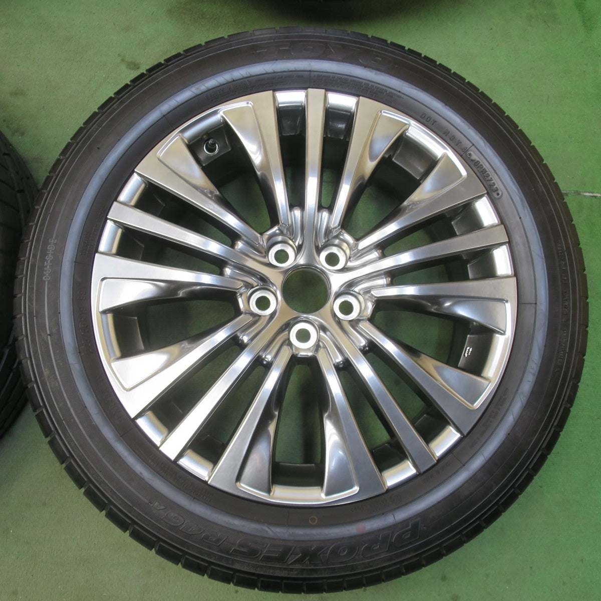 新車外し！23年★トヨタ 80系 ハリアー 純正 225/55R19 トーヨー プロクセス R46A 19インチ PCD114.3/5H★6031401イノ