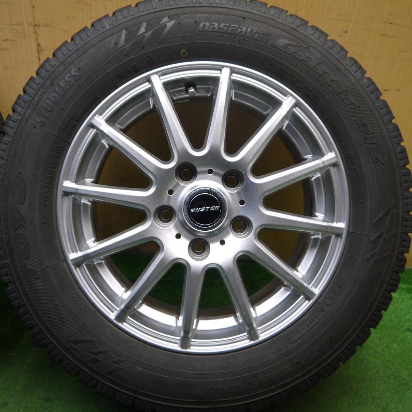 バリ溝！キレイ！9分★スタッドレス 195/65R15 トーヨー オブザーブ ガリット GIZ BUSTER バスター 15インチ PCD114.3/5H★5060915Hス