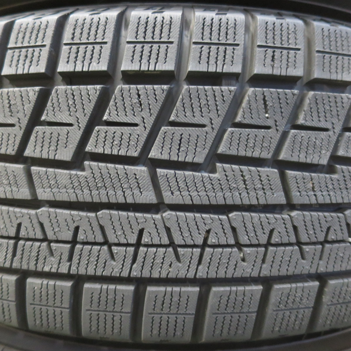 バリ溝！21年！キレイ！ほぼ10分★スタッドレス 215/60R16 ヨコハマ アイスガード iG60 GRASS グラス 16インチ PCD114.3/5H★5111411イス