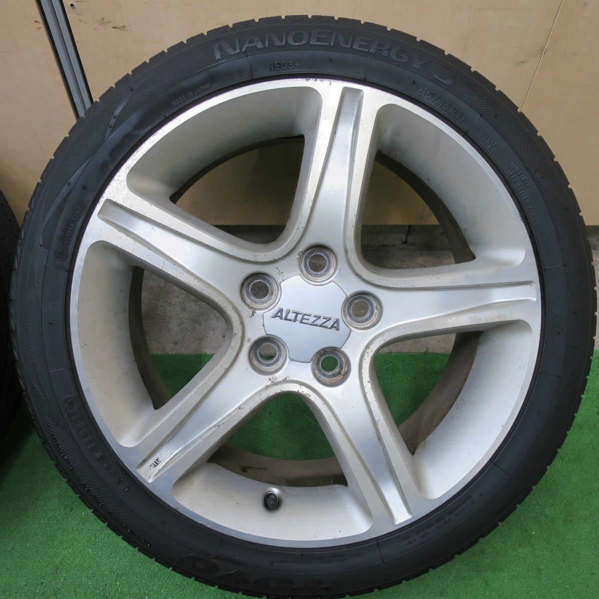 バリ溝！8.5分★トヨタ SXE10 アルテッツァ 純正 215/45R17 トーヨー ナノエナジー3 プラス 17インチ PCD114.3/5H★5062303TTノ