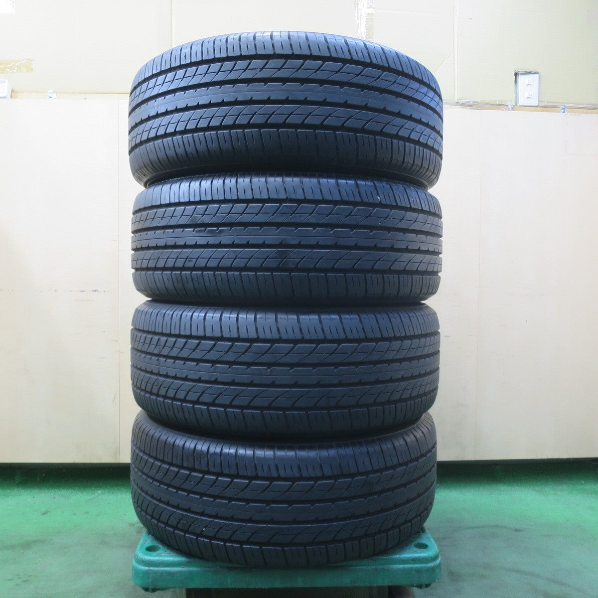バリ溝！23年！9.5分★235/50R18 トーヨー トランパス R30 タイヤ 18インチ アルファード ヴェルファイア 等★6022104イノタ