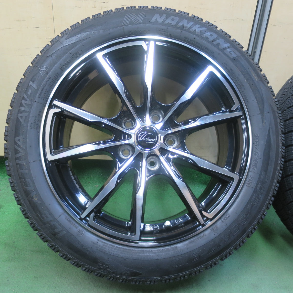 バリ溝！23年！キレイ！9.5分★スタッドレス 205/55R17 ナンカン アイス アクティバ AW-1 Verthandi ヴェルザンディ 17インチ PCD114.3/5H★6041109イス