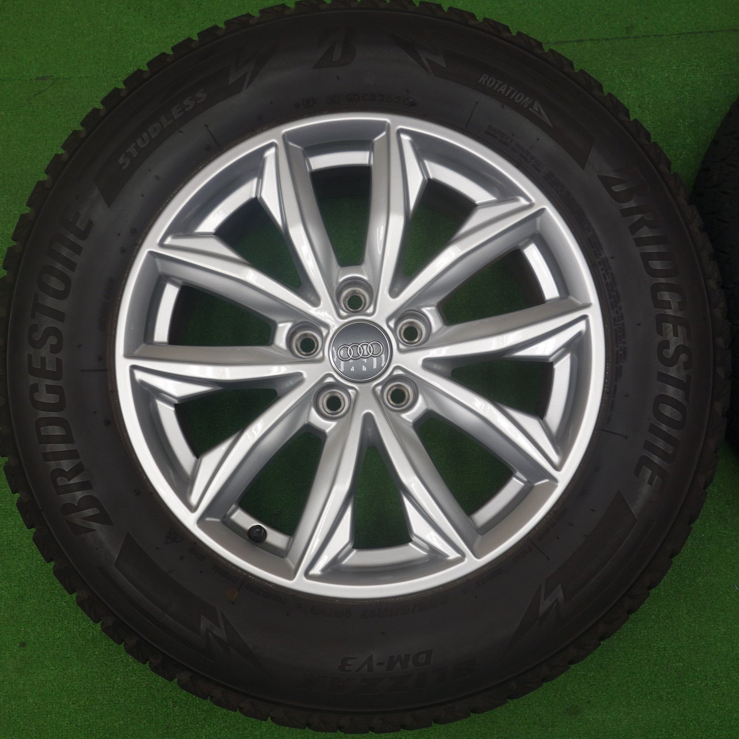 キレイ★アウディ Q5 純正 235/65R17 スタッドレス ブリヂストン ブリザック DM-V3 17インチ PCD112/5H★6041703KTス