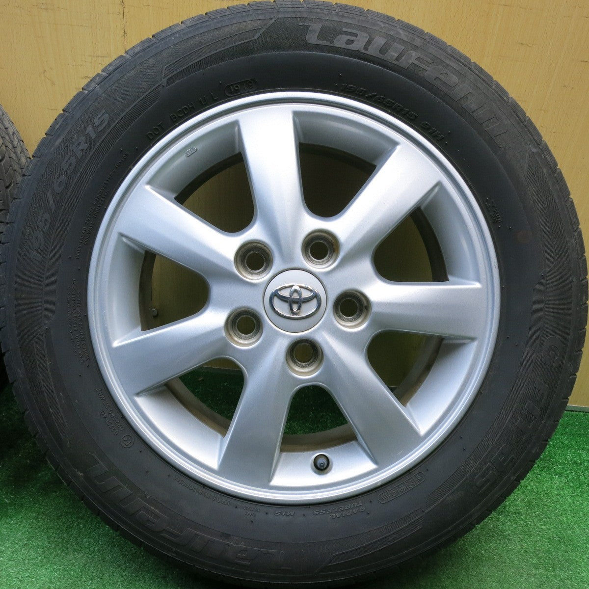 キレイ★トヨタ アイシス 純正 195/65R15 ラウフェン G FIT as 15インチ PCD114.3/5H★6010812HAノ