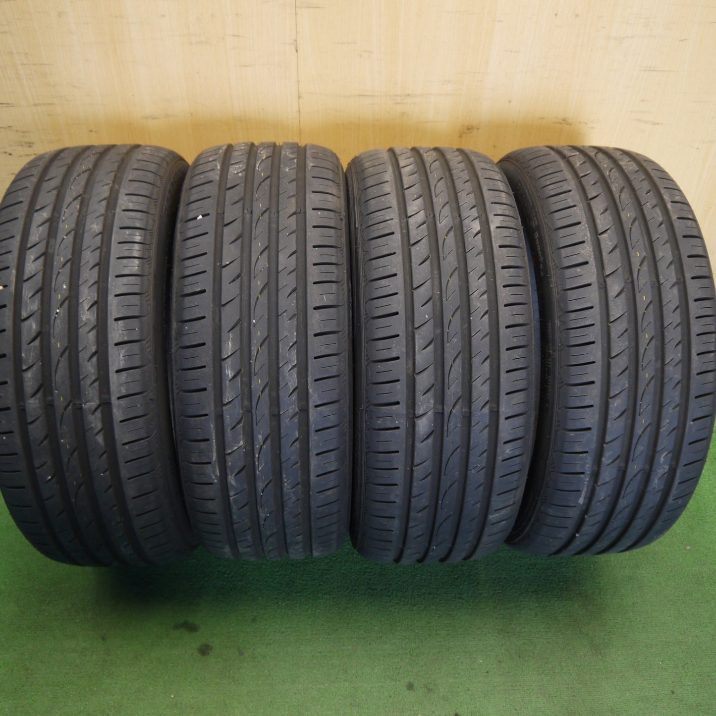 ほぼ未使用！24年★225/45R18 ロードストーン EUROVIS Sport 04 タイヤ 18インチ クラウン レヴォーグ マークX 等★6070705Hノタ