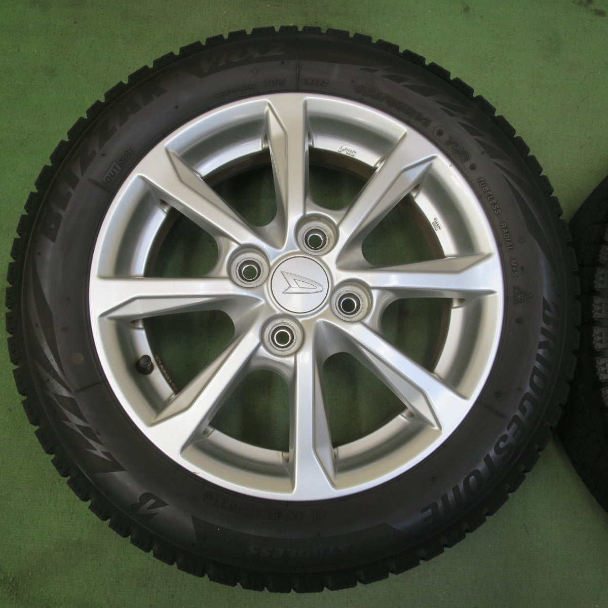 4本価格◎ダイハツ タント ムーヴ 等 純正 155/65R14 スタッドレス ブリヂストン ブリザック VRX2 14インチ PCD100/4H◎6081602イス
