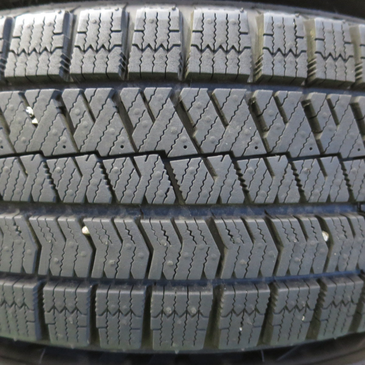 バリ溝！24年！キレイ！ほぼ10分★プリウス 等 195/65R15 スタッドレス ブリヂストン ブリザック VRX2 SCHNEIDER シュナイダー 15インチ PCD100/5H★5111506イス