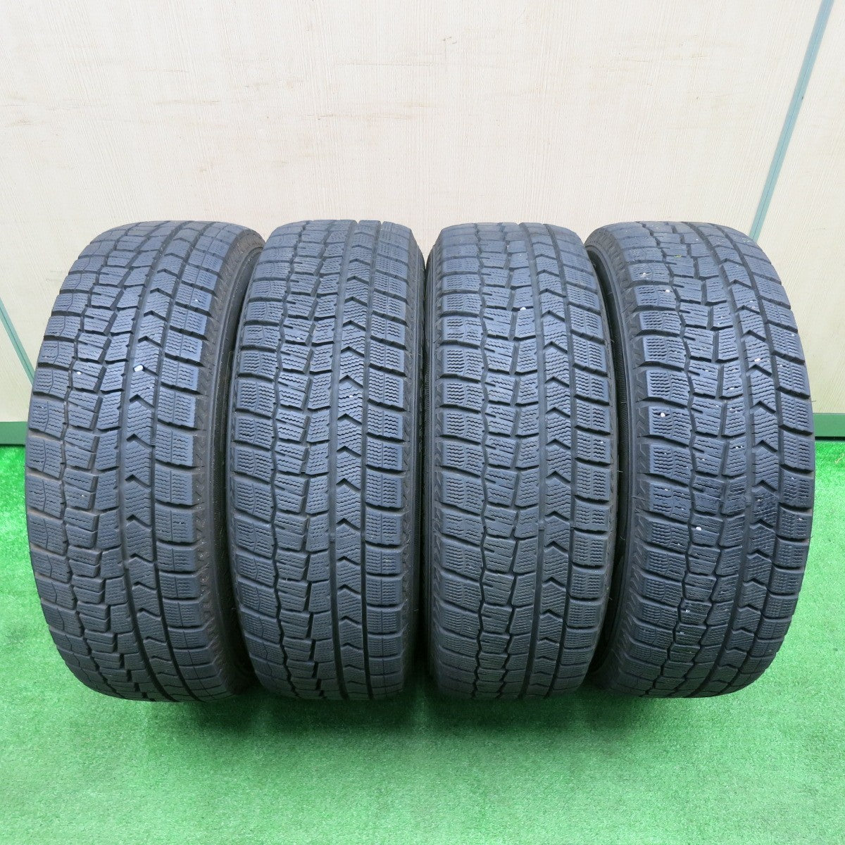 [送料無料] バリ溝！22年！9.5分以上★スタッドレス 195/65R15 ダンロップ ウインターマックス WM02 ravrion ラブリオン 15インチ PCD114.3/5H★4111910TNス