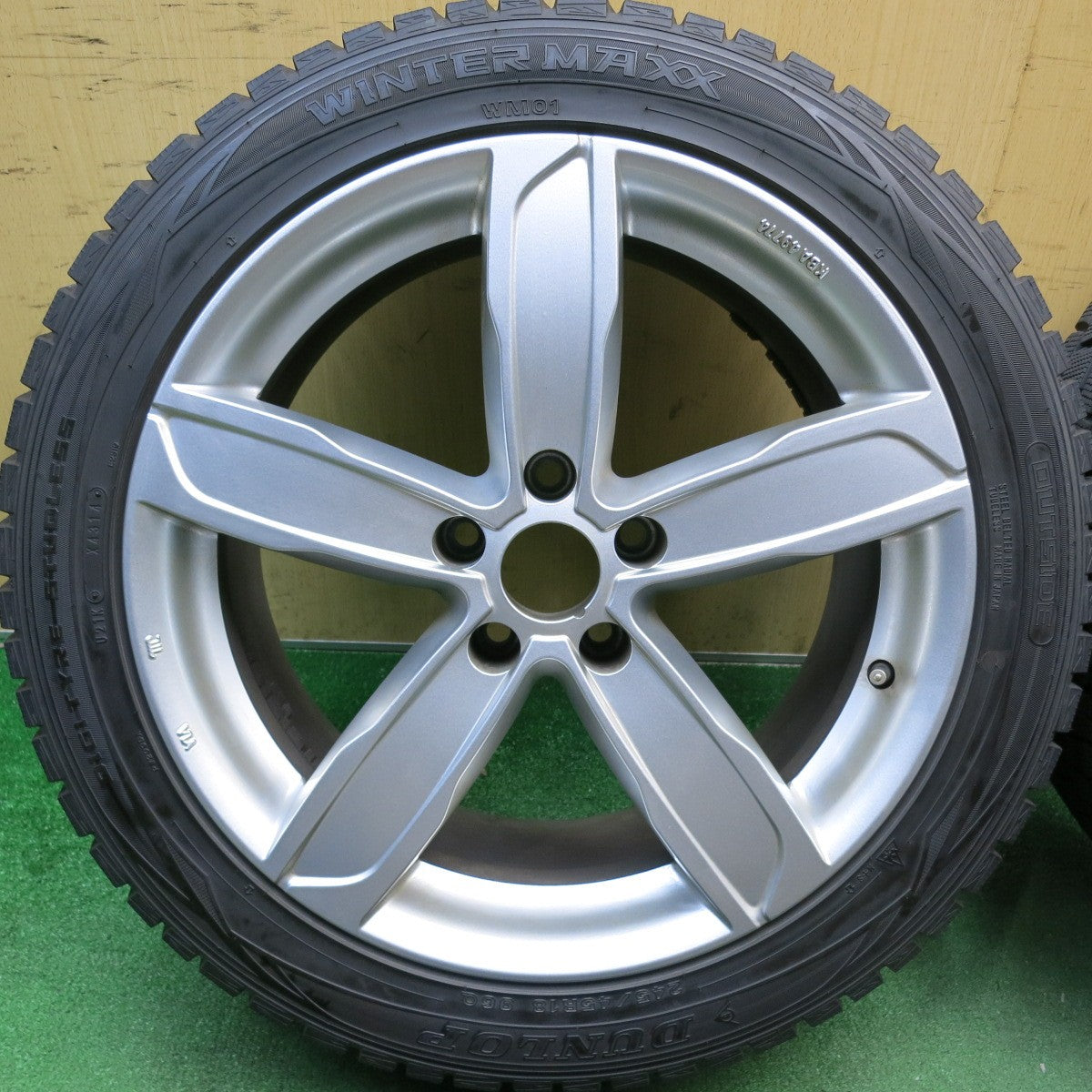 バリ溝！9.5分★アウディ 等 MAK STADT 245/45R18 スタッドレス ダンロップ ウインターマックス WM01 シュタッド 18インチ PCD112/5H★6031408HAス