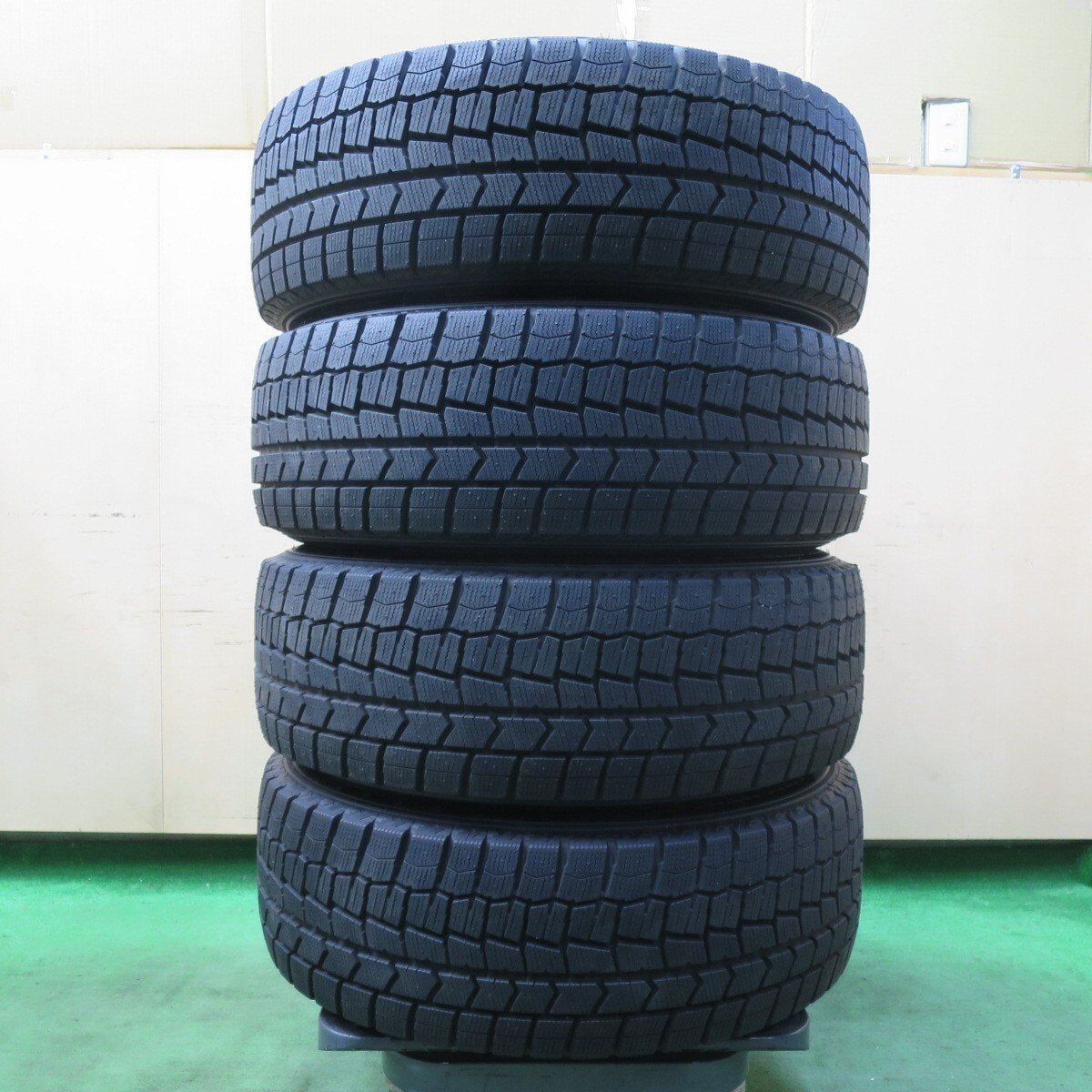 タイヤほぼ未使用！21年！キレイ★スタッドレス 215/60R16 ダンロップ ウインターマックス WM02 STRANGER ストレンジャー 16インチ PCD114.3/5H★5022102イス