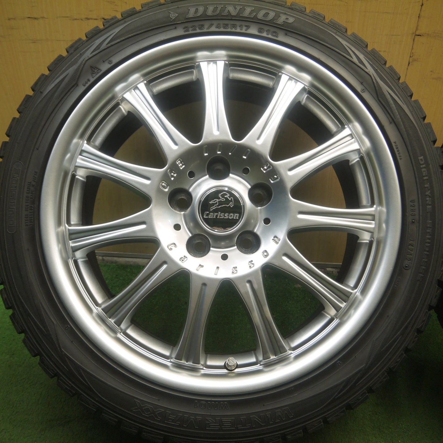 *送料無料* バリ溝！キレイ！8.5分★Carlsson CR 1/11 EVO 225/45R17 スタッドレス ダンロップ ウインターマックス WM01 カールソン PCD112/5H★4032601Hス
