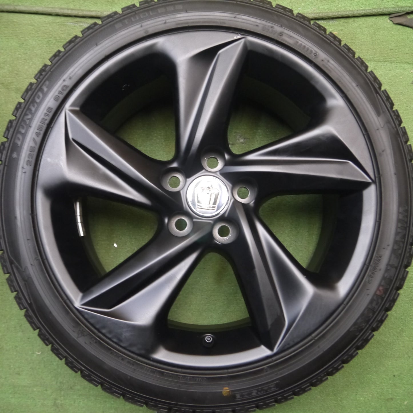 *送料無料* バリ溝！9.5分★トヨタ 220系 クラウン RS 純正 225/45R18 スタッドレス ダンロップ ウインターマックス WM02 PCD114.3/5H★4061009Hス