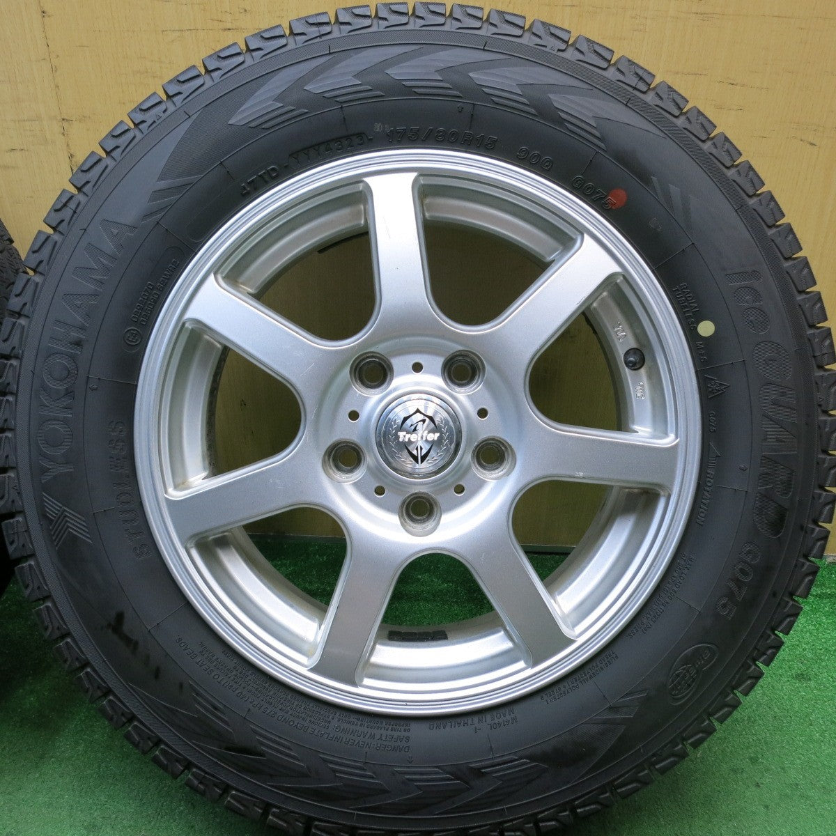バリ溝！23年！9.5分★スタッドレス 175/80R15 ヨコハマ アイスガード G075 Treffer トレファー 15インチ PCD114.3/5H★5070104HAス