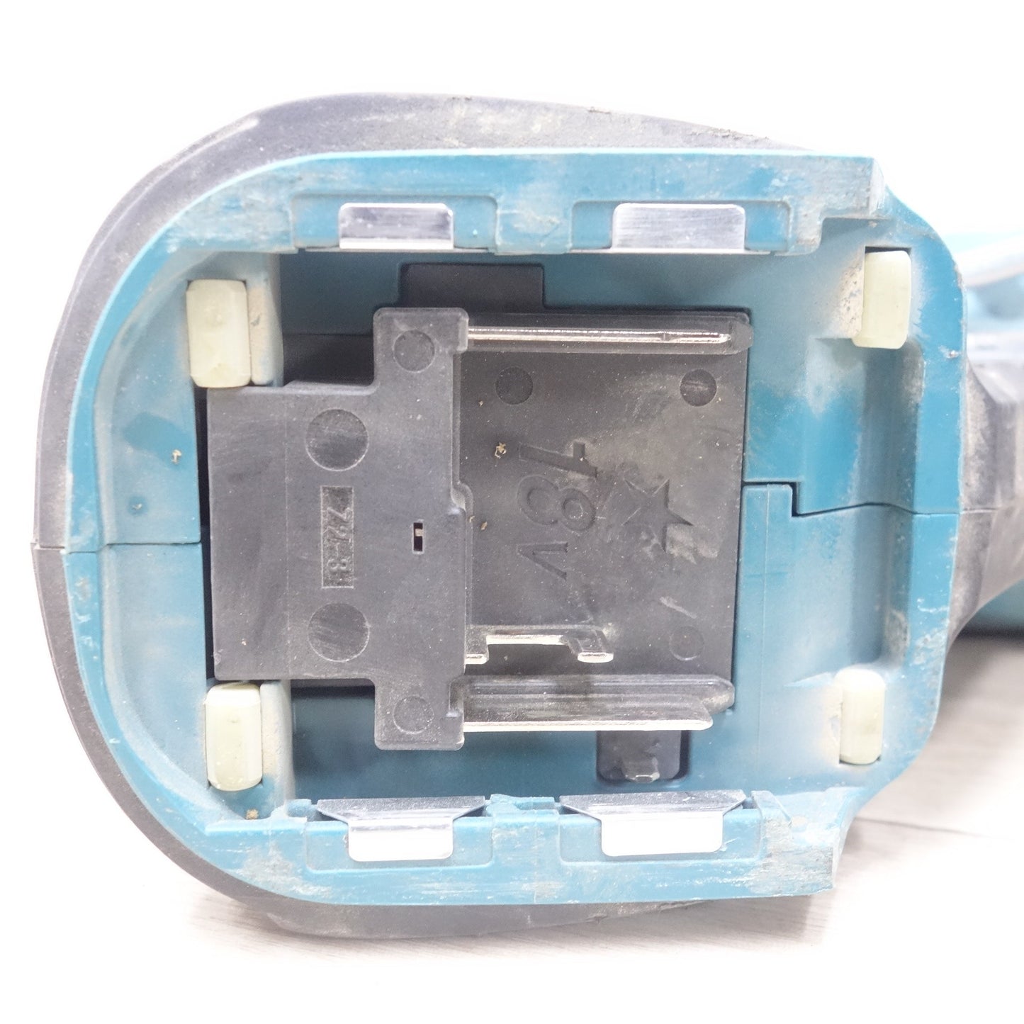 [送料無料] 付属品付き◆マキタ 充電式 レシプロソー JR187D 電動 工具 切断機 セーバーソー セーバソー 18V 替刃 本体のみ makita◆