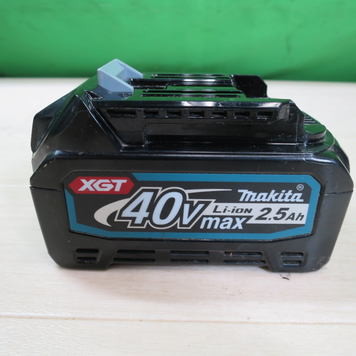 [送料無料] ☆マキタ 125mm 充電式 マルノコ HS008G 電動 工具 切断機 丸のこ 丸ノコ 丸鋸 makita バッテリー BL4025☆