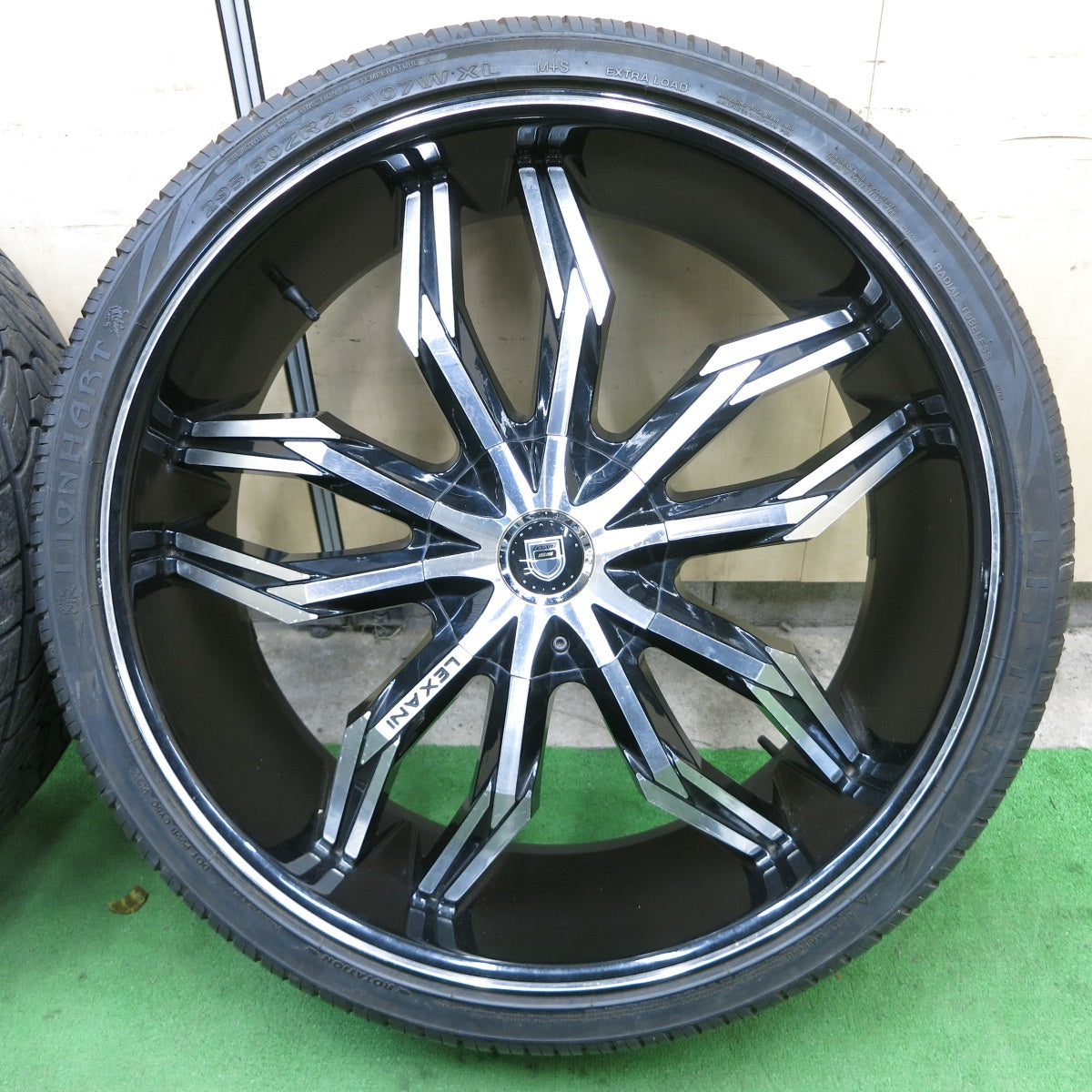 バリ溝！9.5分★LEXANI DW657 295/30R26 ライオンハート LH-TEN レクサーニ 26インチ PCD139.7/5H★5082301ナノ