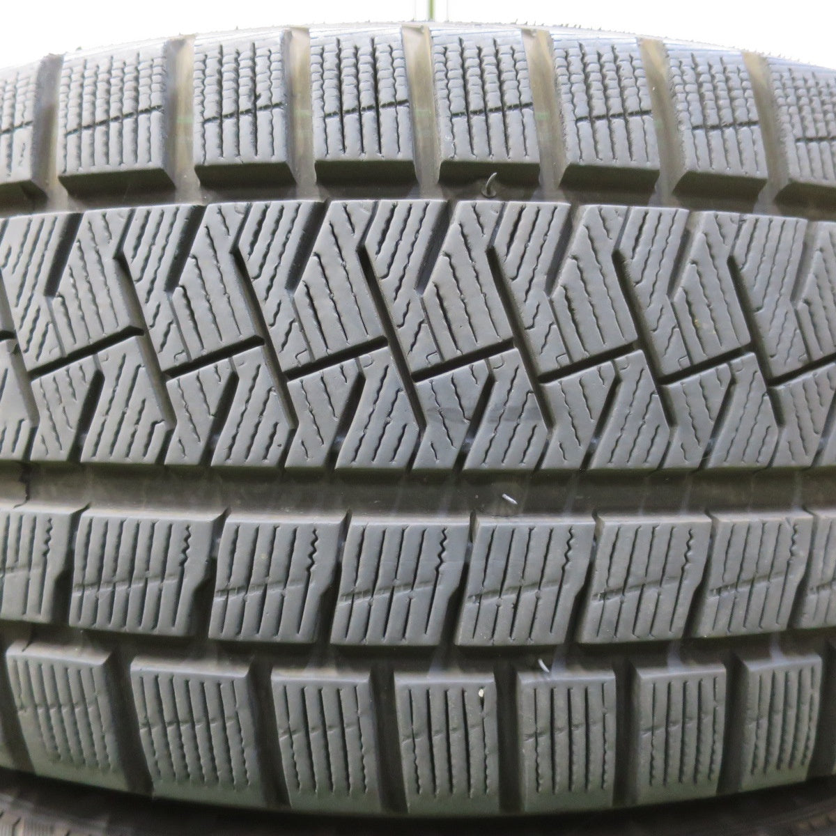 4本価格！21年★スタッドレス 225/50R17 ピレリ アイスアシンメトリコ タイヤ 17インチ BMW ボルボ ベンツ 等★5062001イスタ